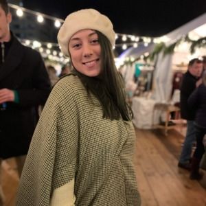 Meet your Posher, Izzi